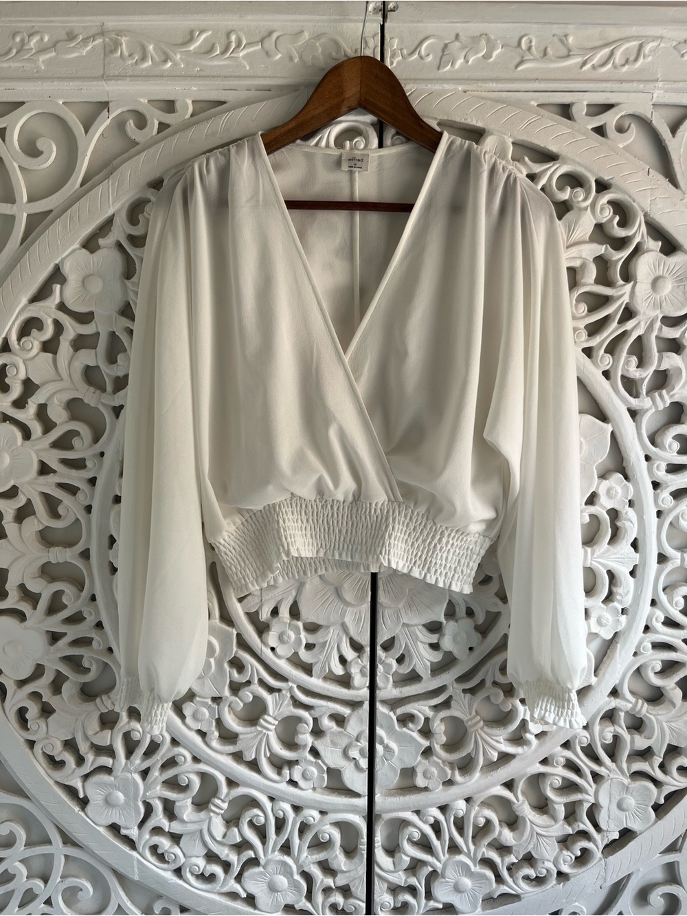 Wilfred Aritzia White Smocked Surplice Crop Blouse Balloon Sleeve M